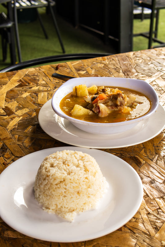 Sopa del día con arroz y bebida