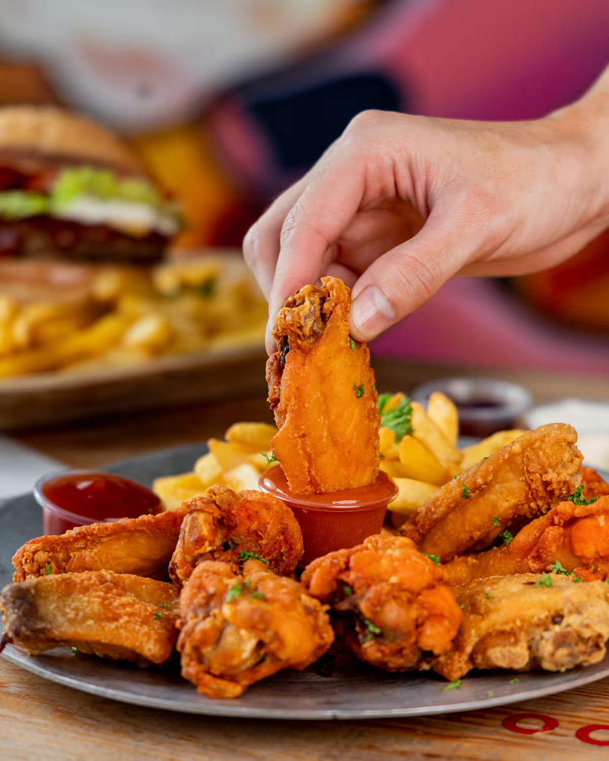 Wings con papas fritas