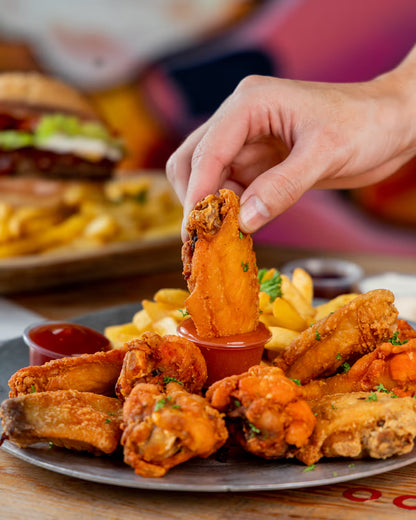 Wings con papas fritas